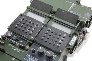 Close-up of the two control units: the EMU (left) and the frequency control unit (right)