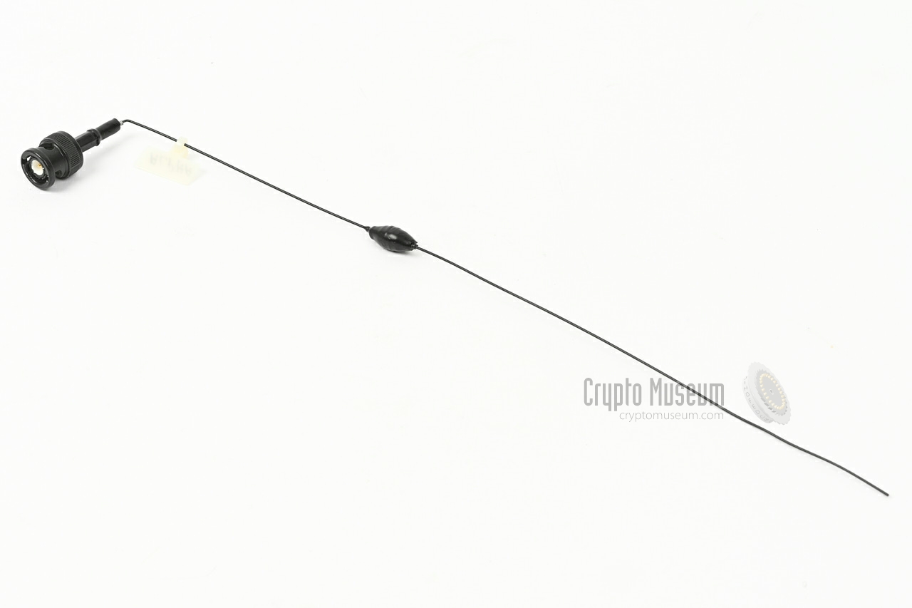 Centre loaded antenna