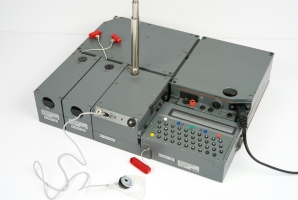 Complete FS-5000 radio station