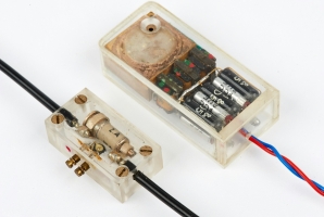 Detector (left) and amplifier (right)