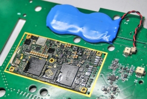 Implant with battery and amplifier circuit (metal cover removed)