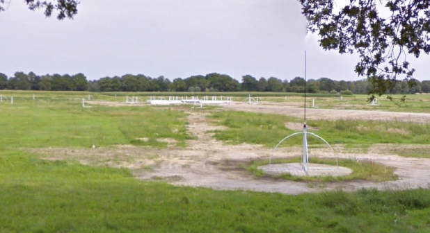 Antenna array in Eibergen (Netherlands) in July 2009 (Copyright Google)