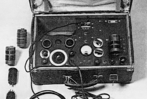 British Mk-5 (Paracette) suitcase transceiver