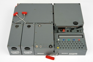Complete FS-5000 radio station