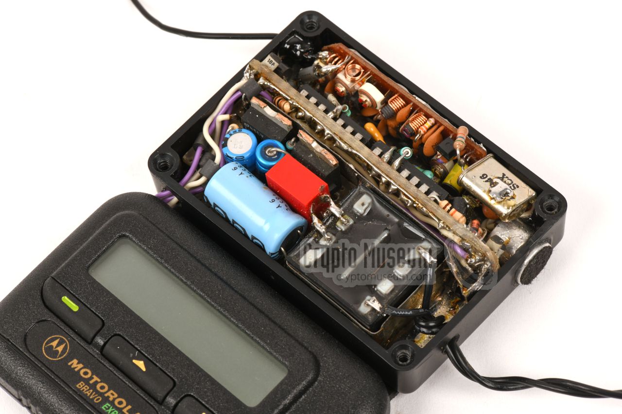 Crystal-driven FM radio bug with mains power supply unit