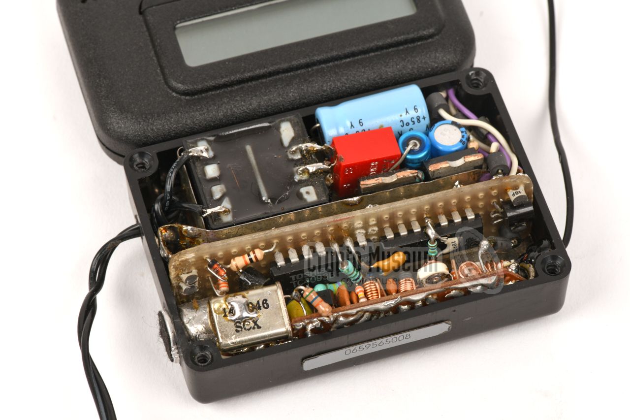 Transmitter, switch circuit and power supply unit (PSU)