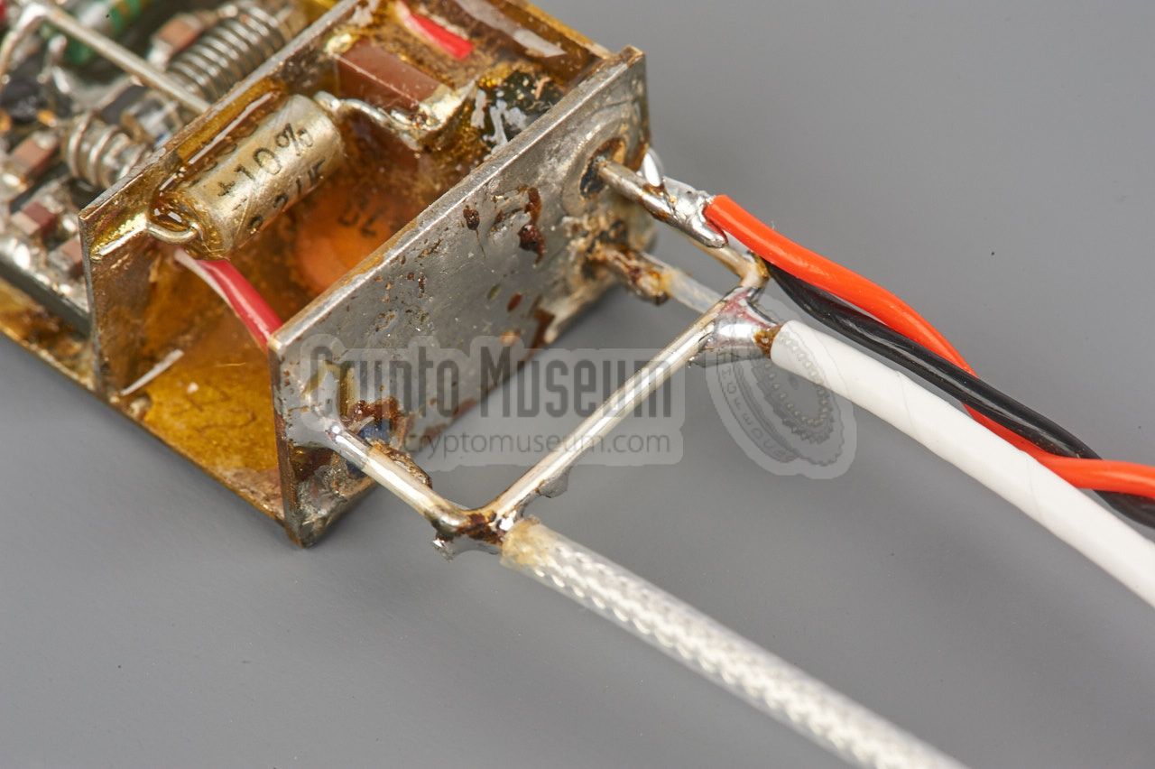 Close-up of SRT-91 wiring