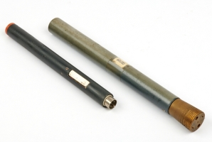 Microphone (right) with removed 31217 transmitter (left)