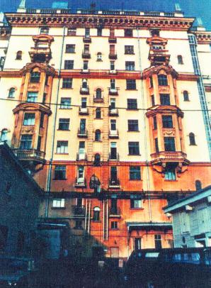 Rear view of the US embassy in Moscow at the time of the GUNMAN project [1].