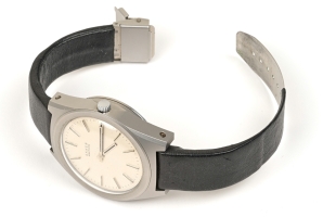 ABU disctress transmitter in wristwatch concealment. Click for an overview of bugs and beacons made by AEG Telefunken.