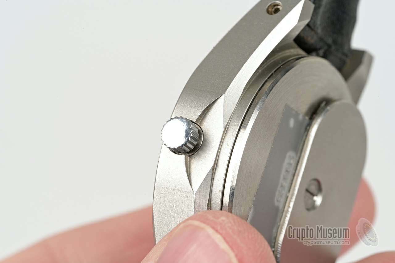 Right rear view showing the crown