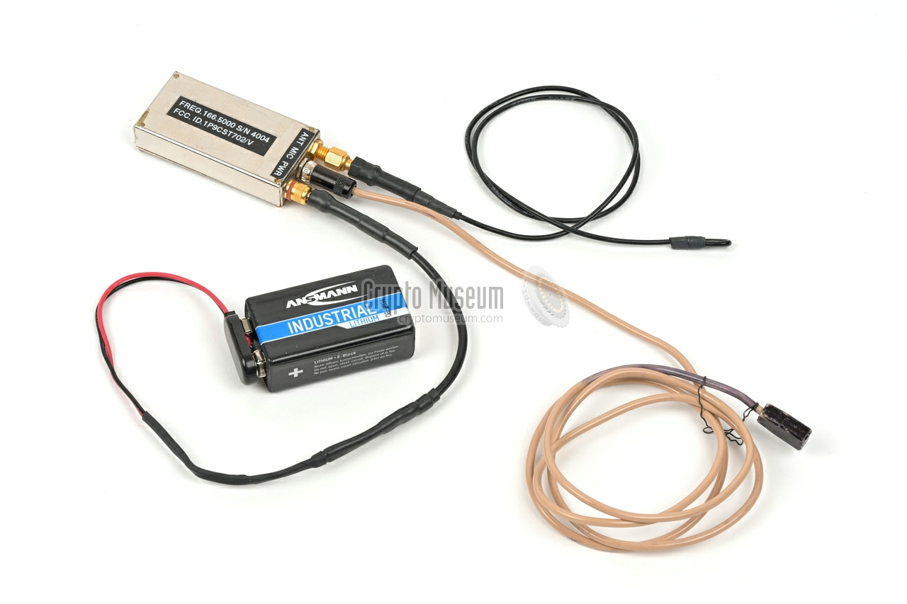 CSR-702 with antenna microphone and battery