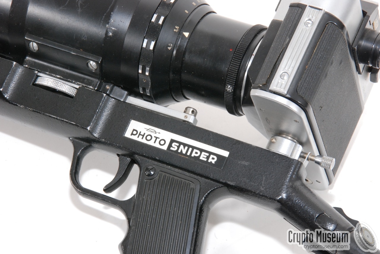 Close-up of the pistol grip. The trigger is used as shutter release.