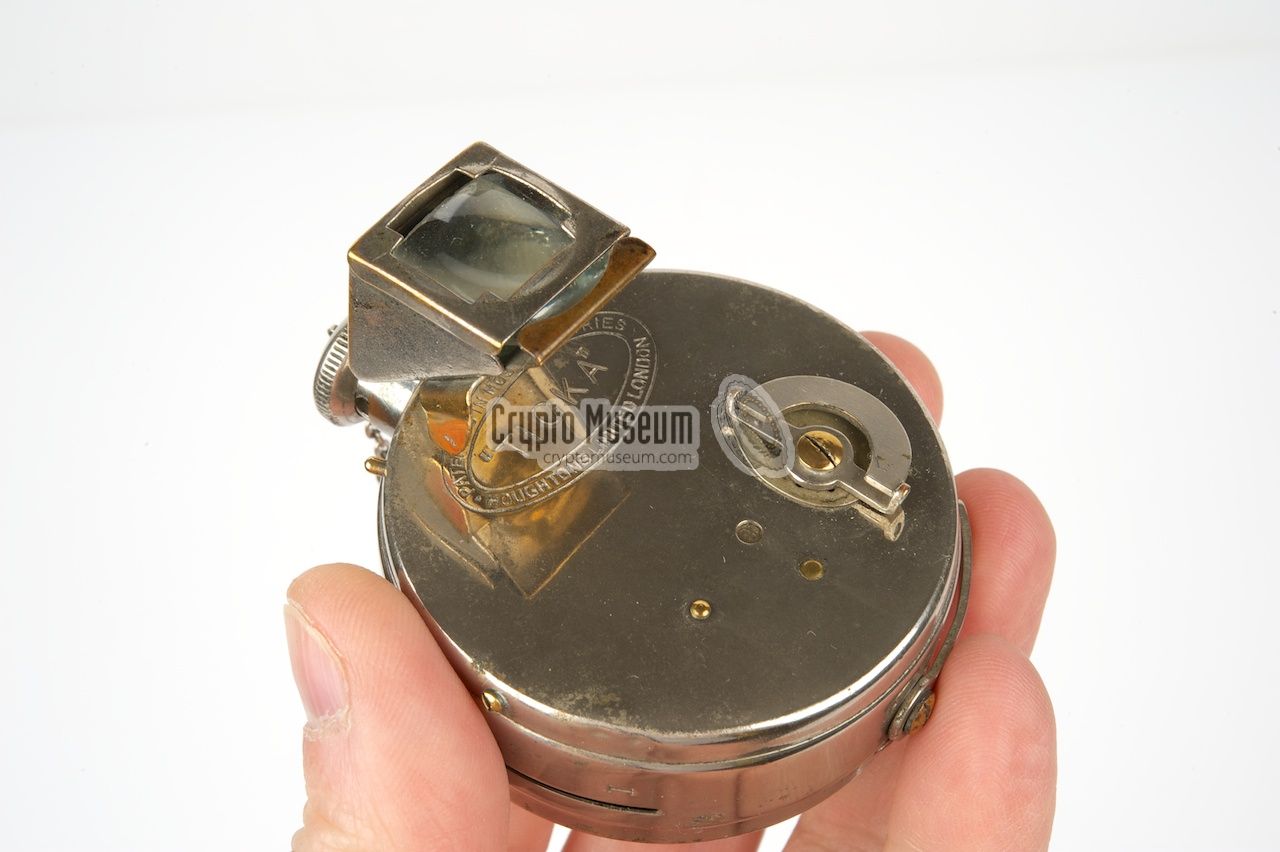 Ticka in horizontal position with the viewfinder up