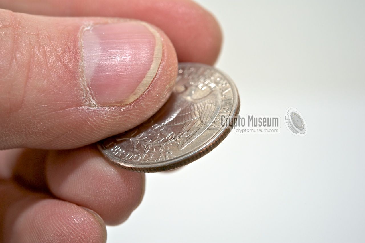 At first sight: an ordinary quarter dollar coin