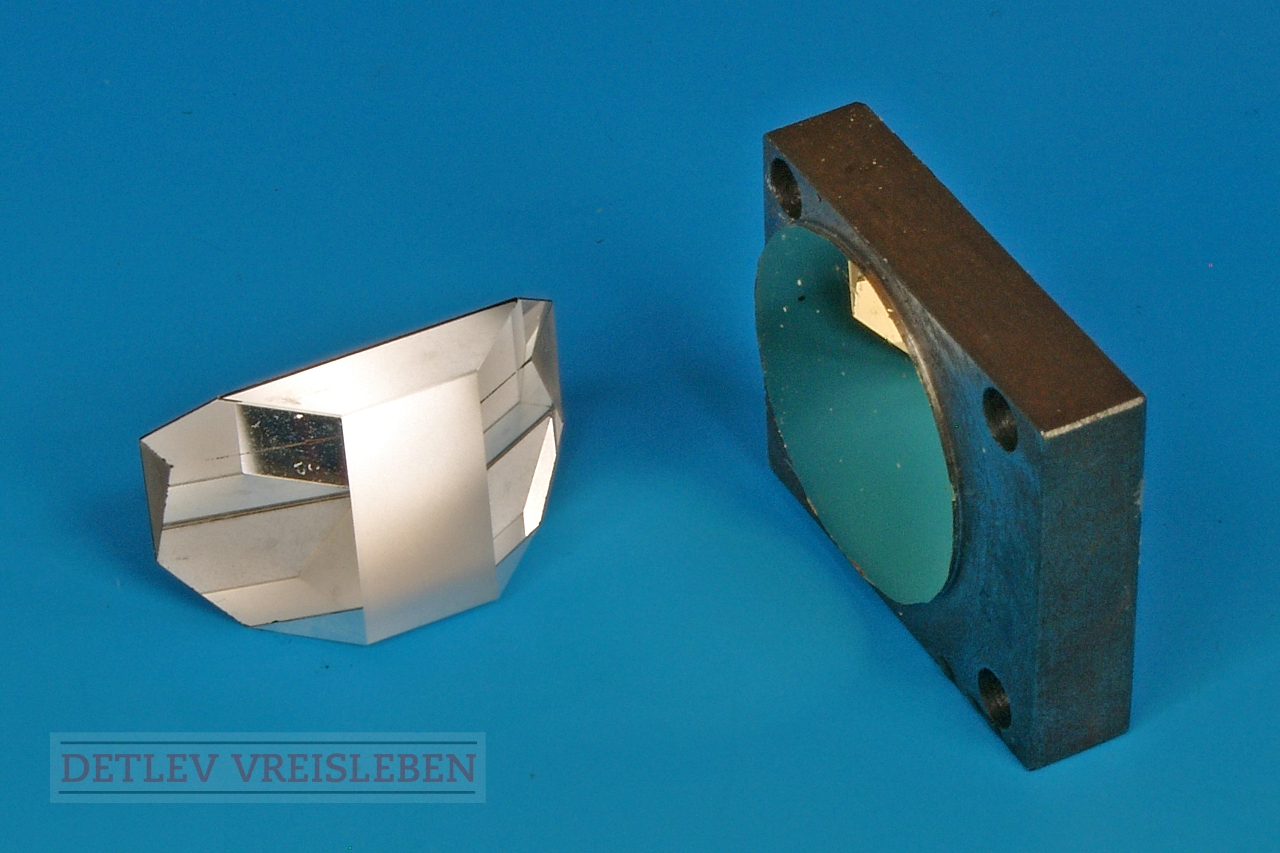 Prism and membrane mirror used at the core of the triple-mirror. Photograph by Detlev Vreisleben [1].
