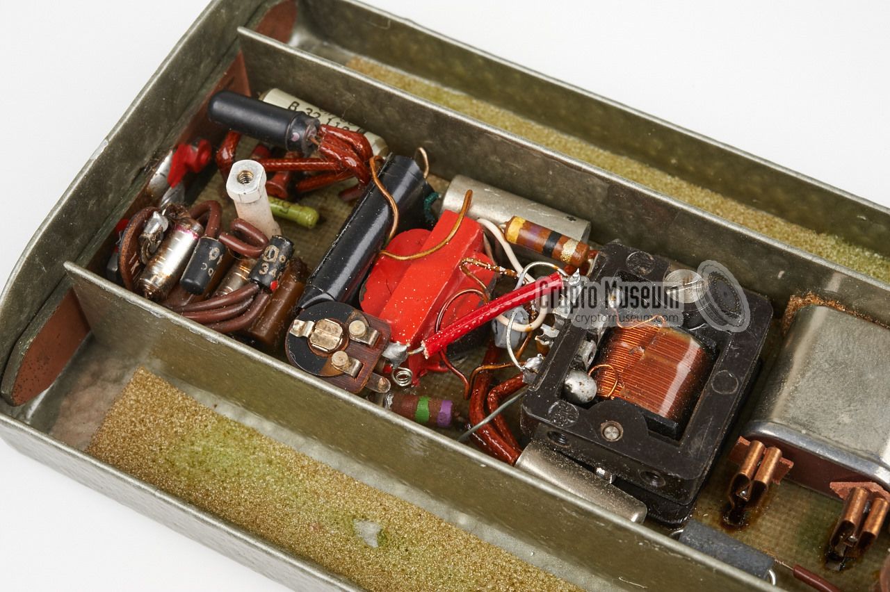 Multivibrator and AM modulator in the older version of the transmitter