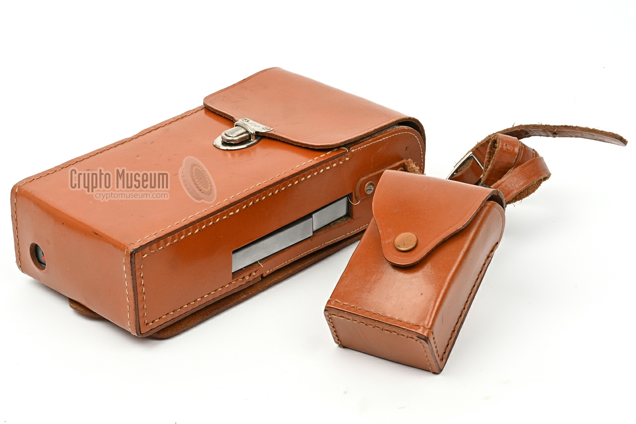 Mohawk MIdgetape 400 in leather carrying case