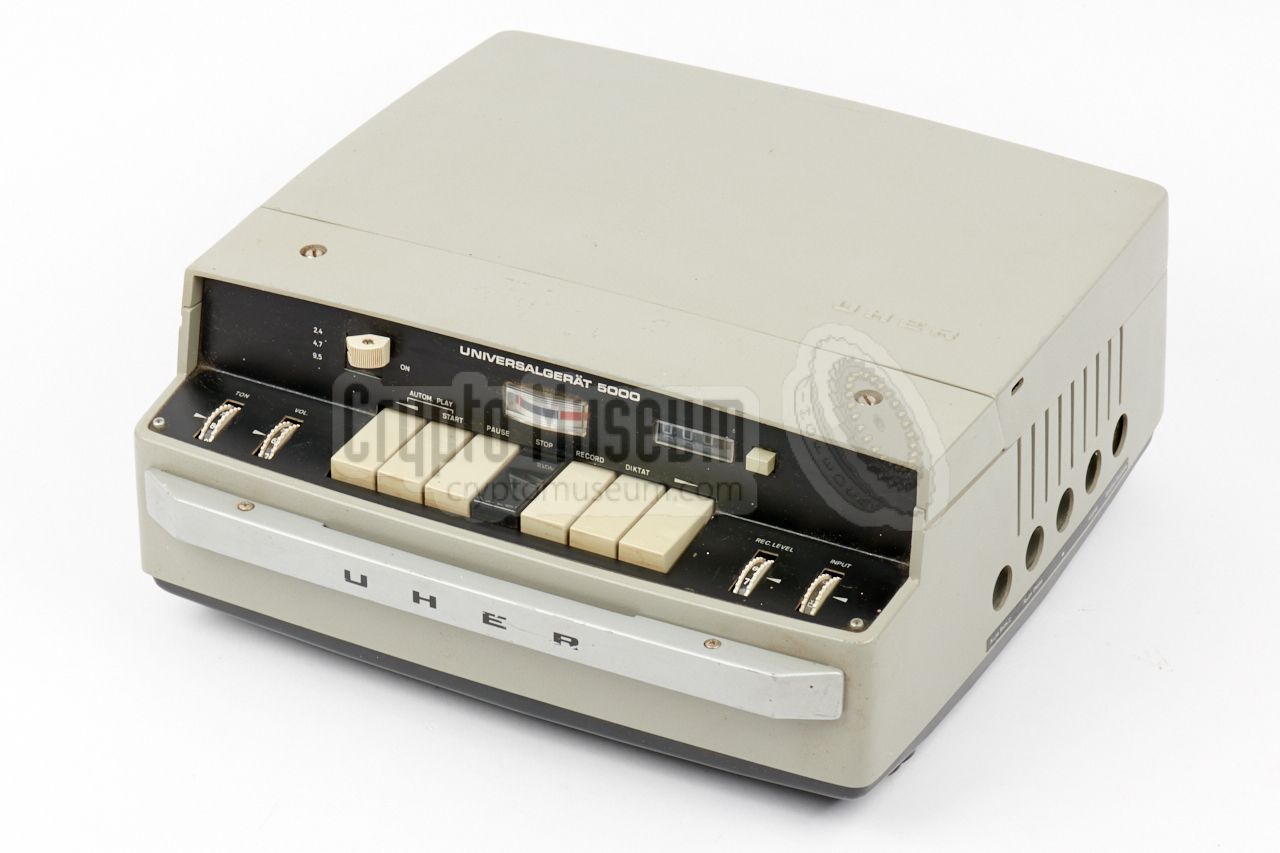 UHER 5000 with lid closed