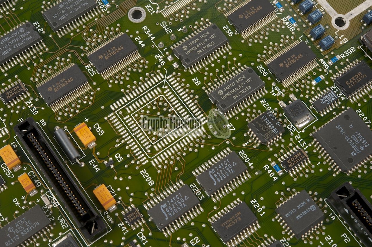 Area for the hardware-base encryption chip (ASIC). Not assembled in the MDL-4100.