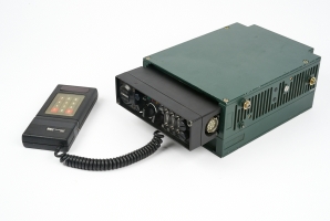 Bosch FuG-8 (KF-802) with built-in Vericrypt 1100 voice scrambler and key entry device