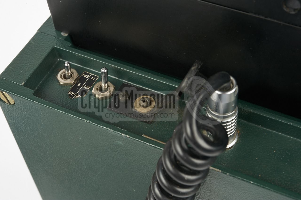 Key filler connected to the LEMO socket