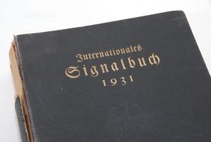 Close-up of the title of the Internationales Signalbuch 1931