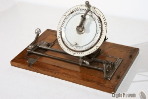 The Discret cipher machine
