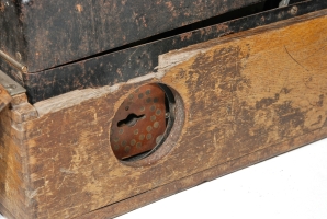 28-contact connector at left side