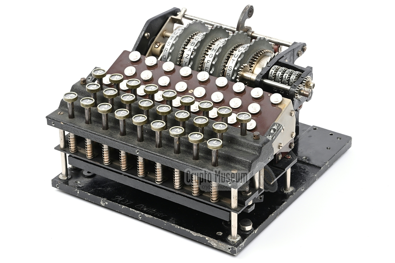 Enigma G interior (battery compartment removed)