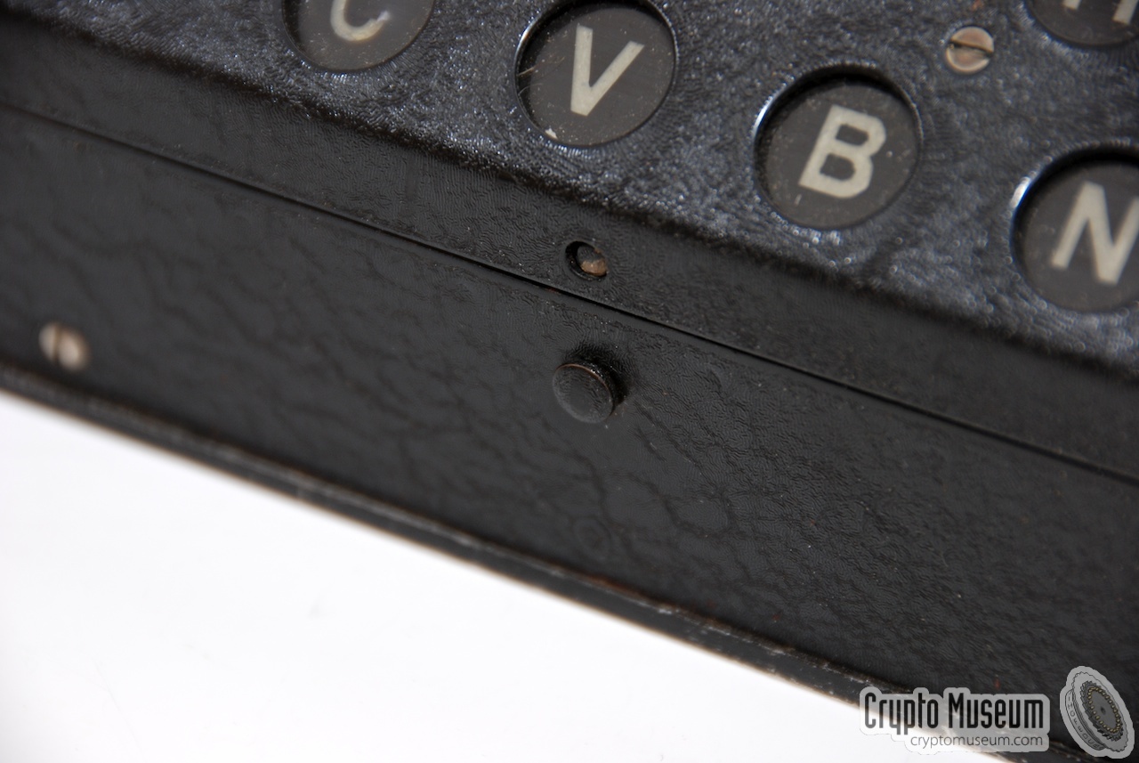 Lock of the external lamp panel