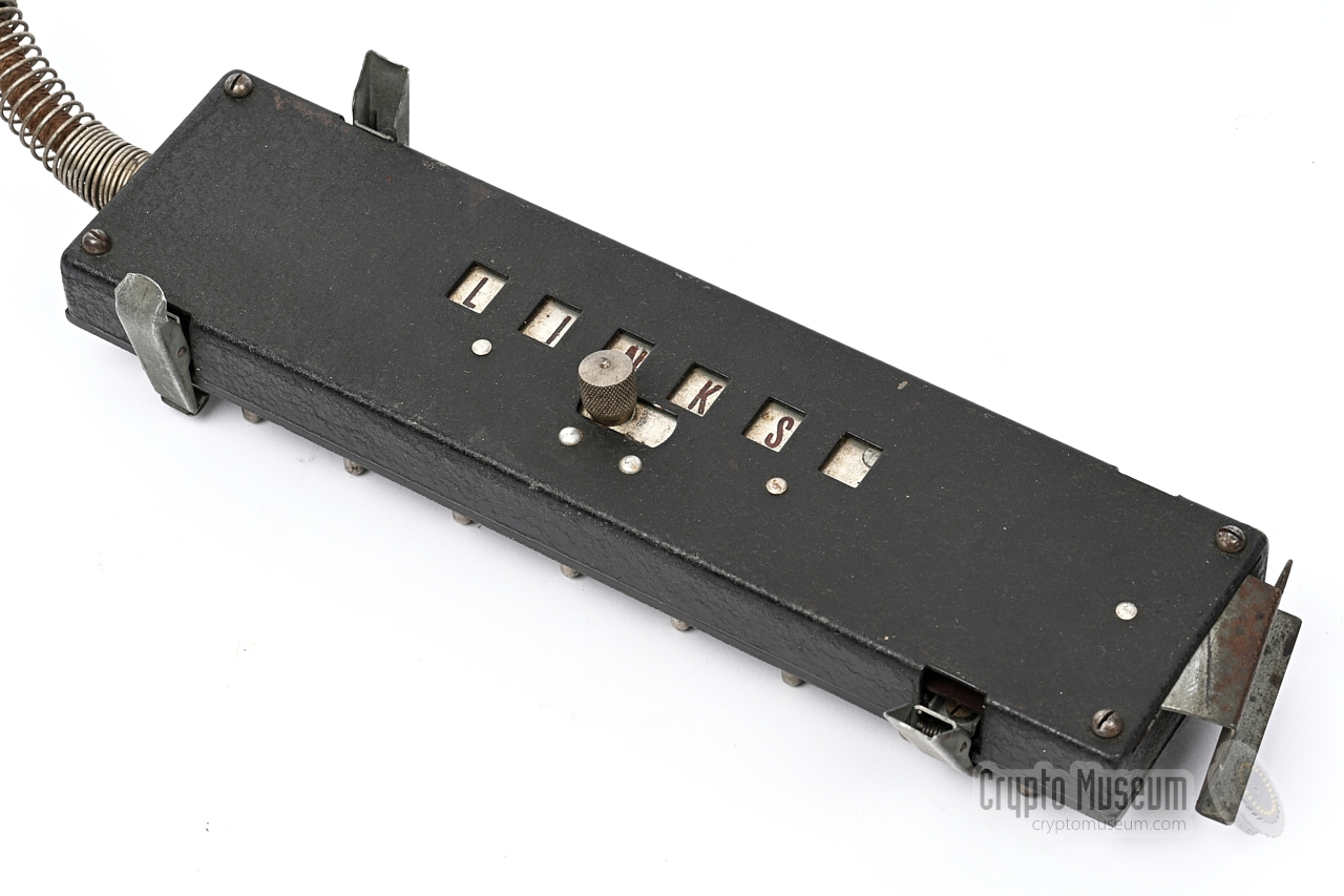 Plug configured for LEFT side use (LINKS)