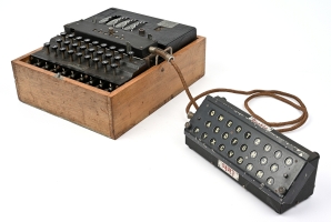 Enigma with Lesegart (MZL) installed at the RIGHT side of an Enigma M4