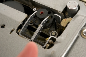 The print head, the printer lift and the capstan, visible through a hole in the top lid.