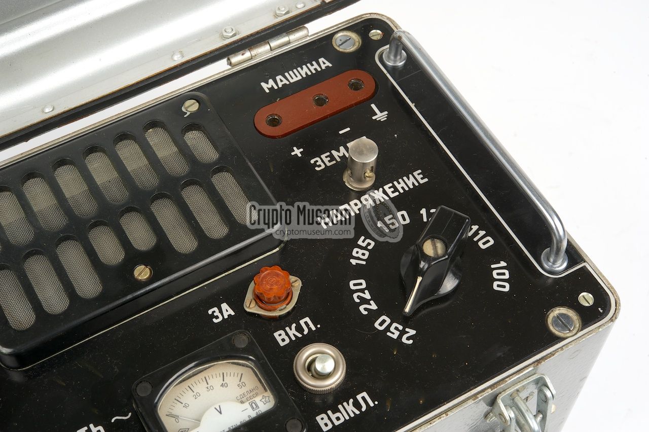 24V DC output and mains input voltage selector