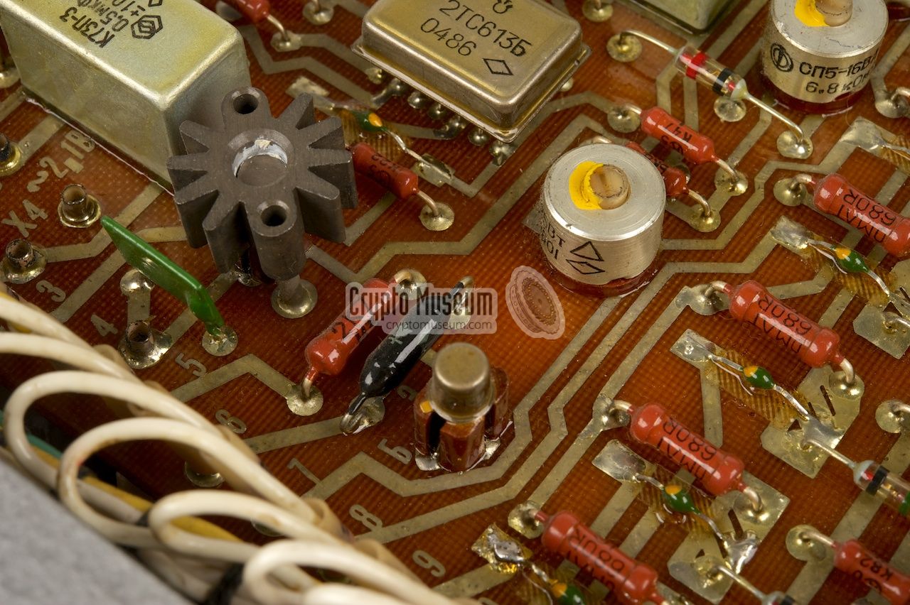 Close-up of the STROBE-sensing circuit