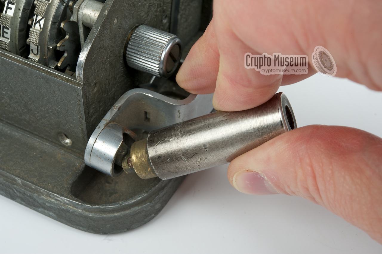 Collapsing the crank handle