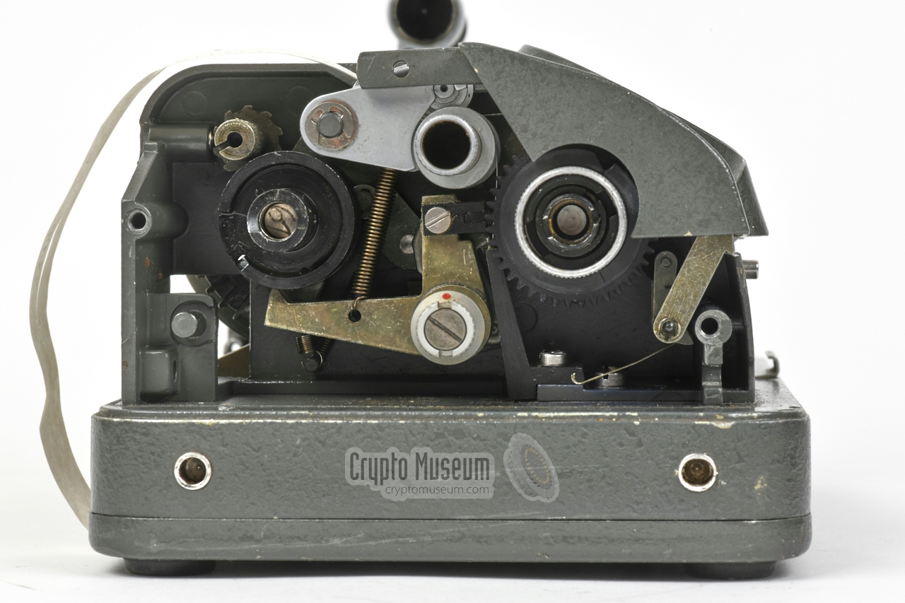 Mechanism at the left side, visible after removing the left side panel.
