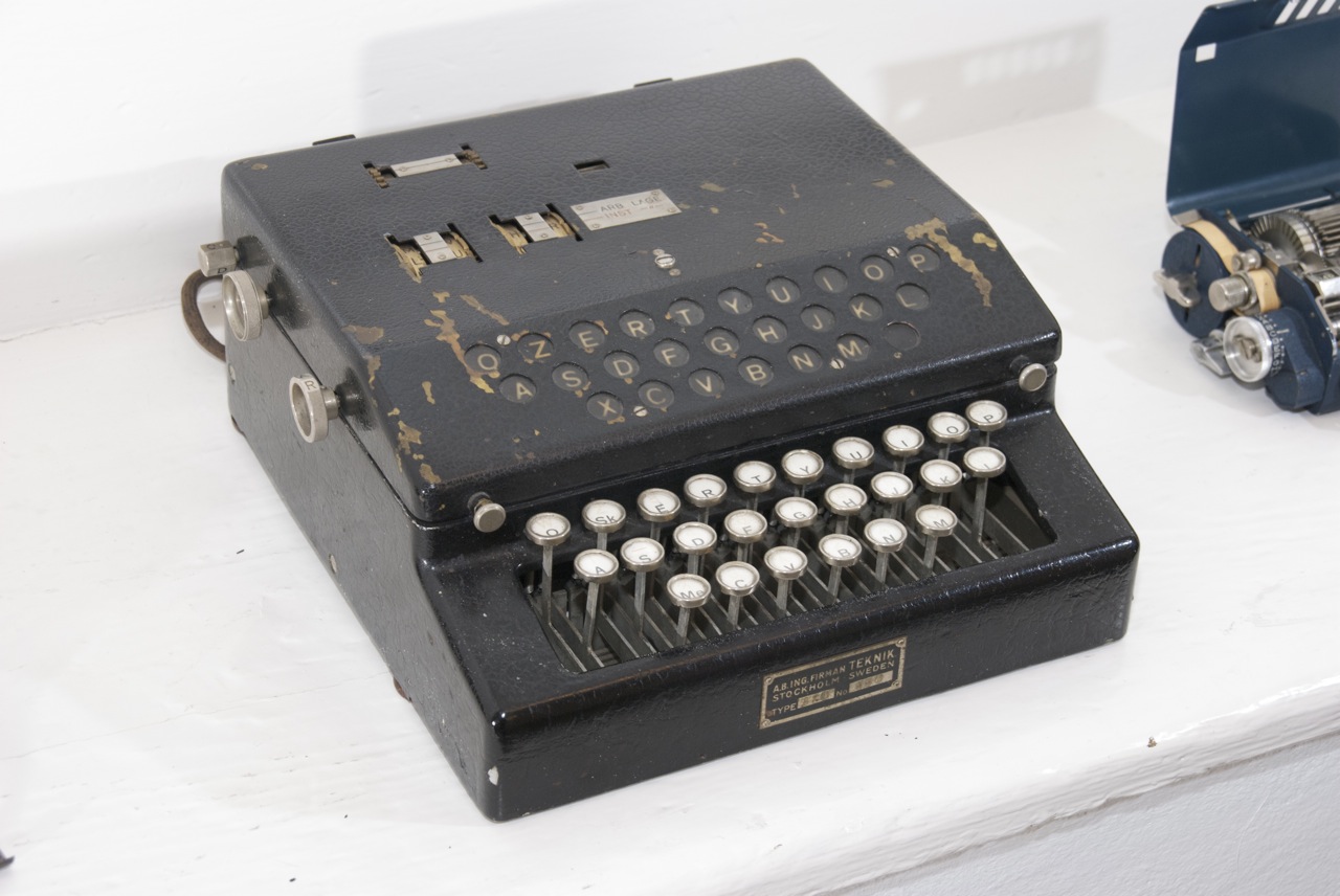 Perspective view of the closed machine