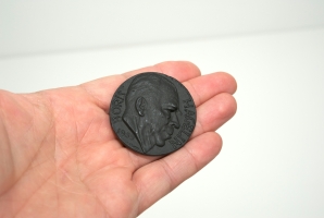 Coin with the silhouette of Boris Hagelin's head