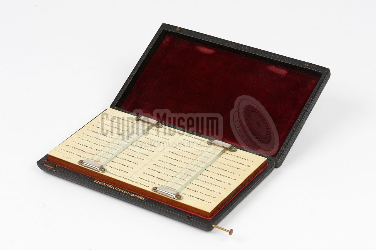 Transpositeur inside storage case