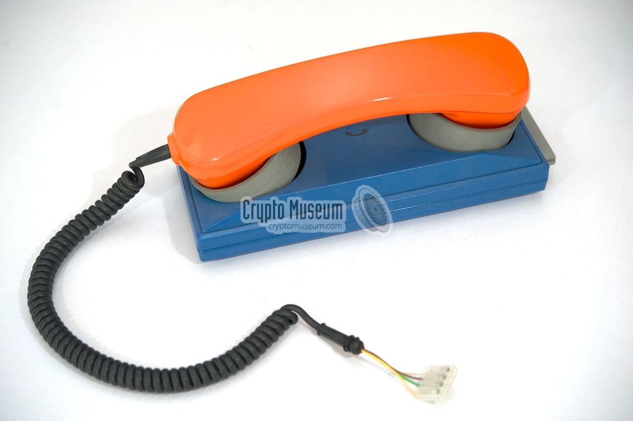 Acoustic coupler with handset