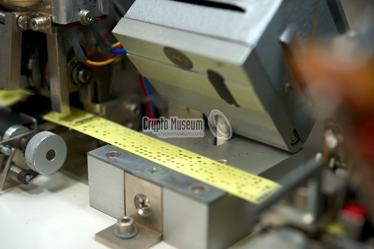 Optical tape reader (open)