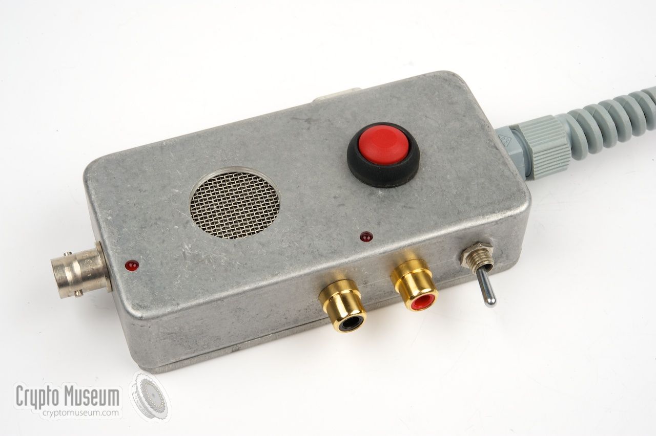 Side of the break-out box with the RCA sockets