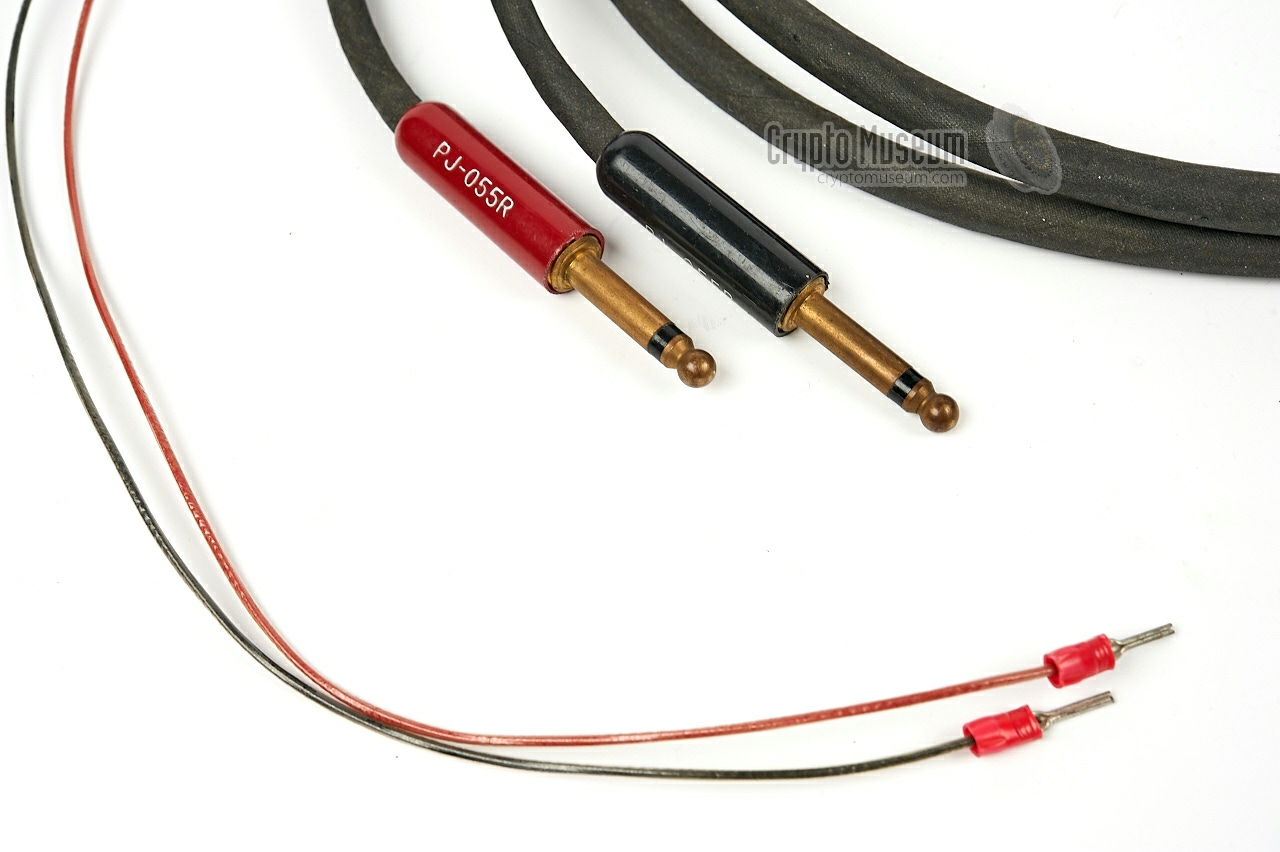 Close-up of the jacks of the VOT/SRV cable