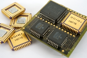 Two OQ4436 chips used in the crypto heart of the PNVX phone