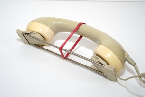 Acoustic coupler attached to the handset