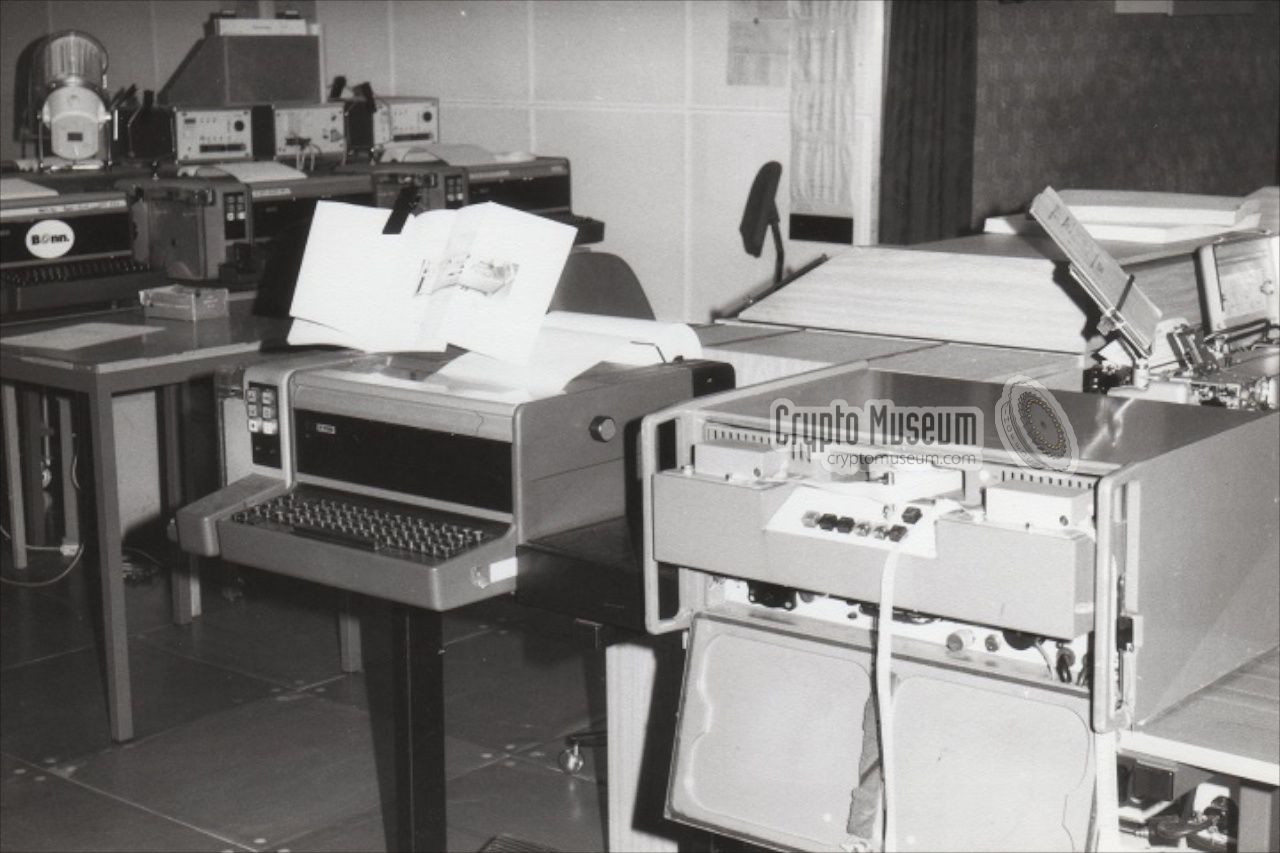 T-353 (TgS-1M) next to an RFT teleprinter in the days of the DDR