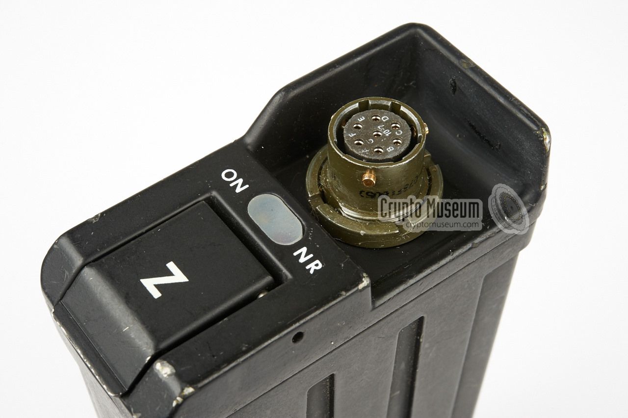 Close-up of the connector, the indicators and the ZEROIZE button