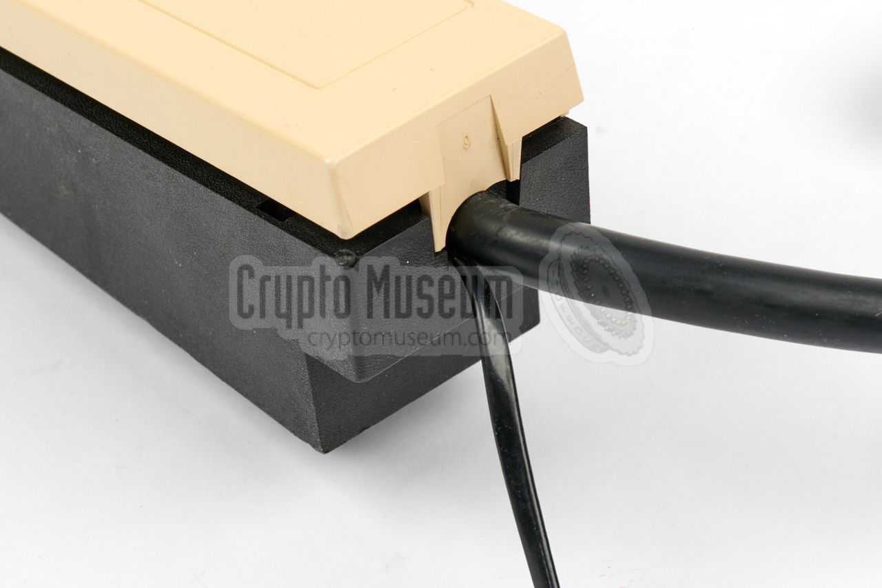 Cables at the rear of the multiline adapter